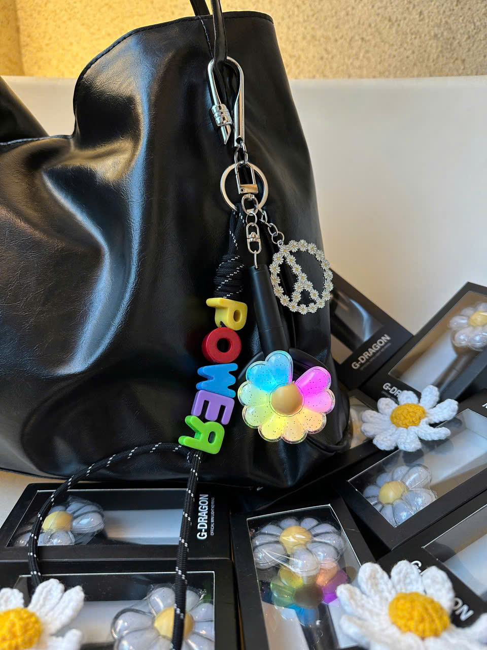 Set charm túi Đèn Hoa cúc dây POWER xịn xò Set charm túi Đèn Hoa cúc dây POWER xịn xò - Ảnh 2